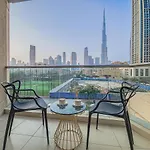 Luxury 2-Bed Condo Full Burj Khalifa Lights View!