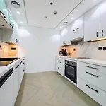 Luxury 2-Bed Condo Full Burj Khalifa Lights View!
