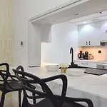 Luxury 2-Bed Condo Full Burj Khalifa Lights View!