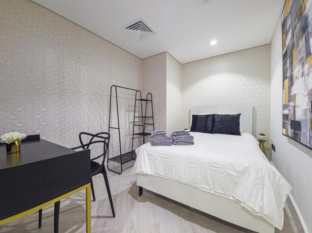 Apartment Luxury 2-bed Full Burj Khalifa Lights View!