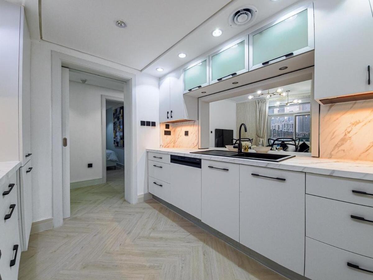 Luxury 2-bed Full Burj Khalifa Lights View! Apartment