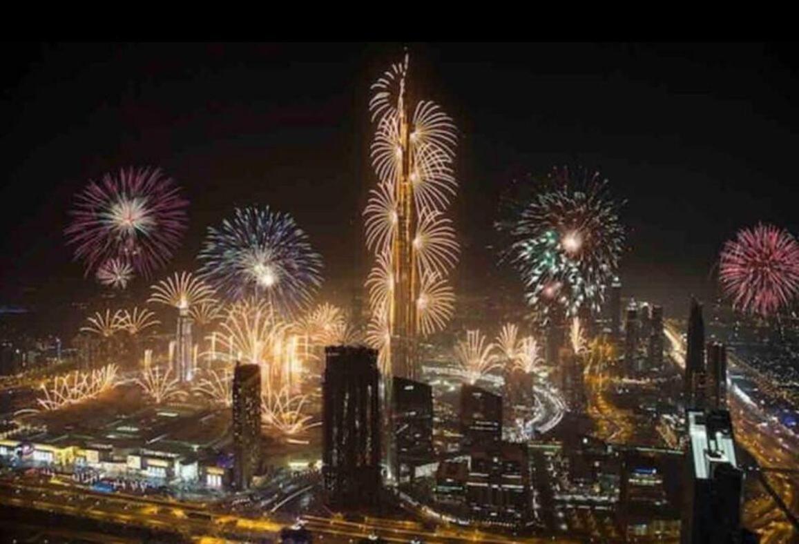 Luxury 2-bed Full Burj Khalifa Lights View! * Dubai