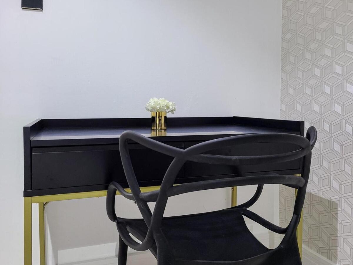 Apartment Luxury 2-bed Full Burj Khalifa Lights View! *