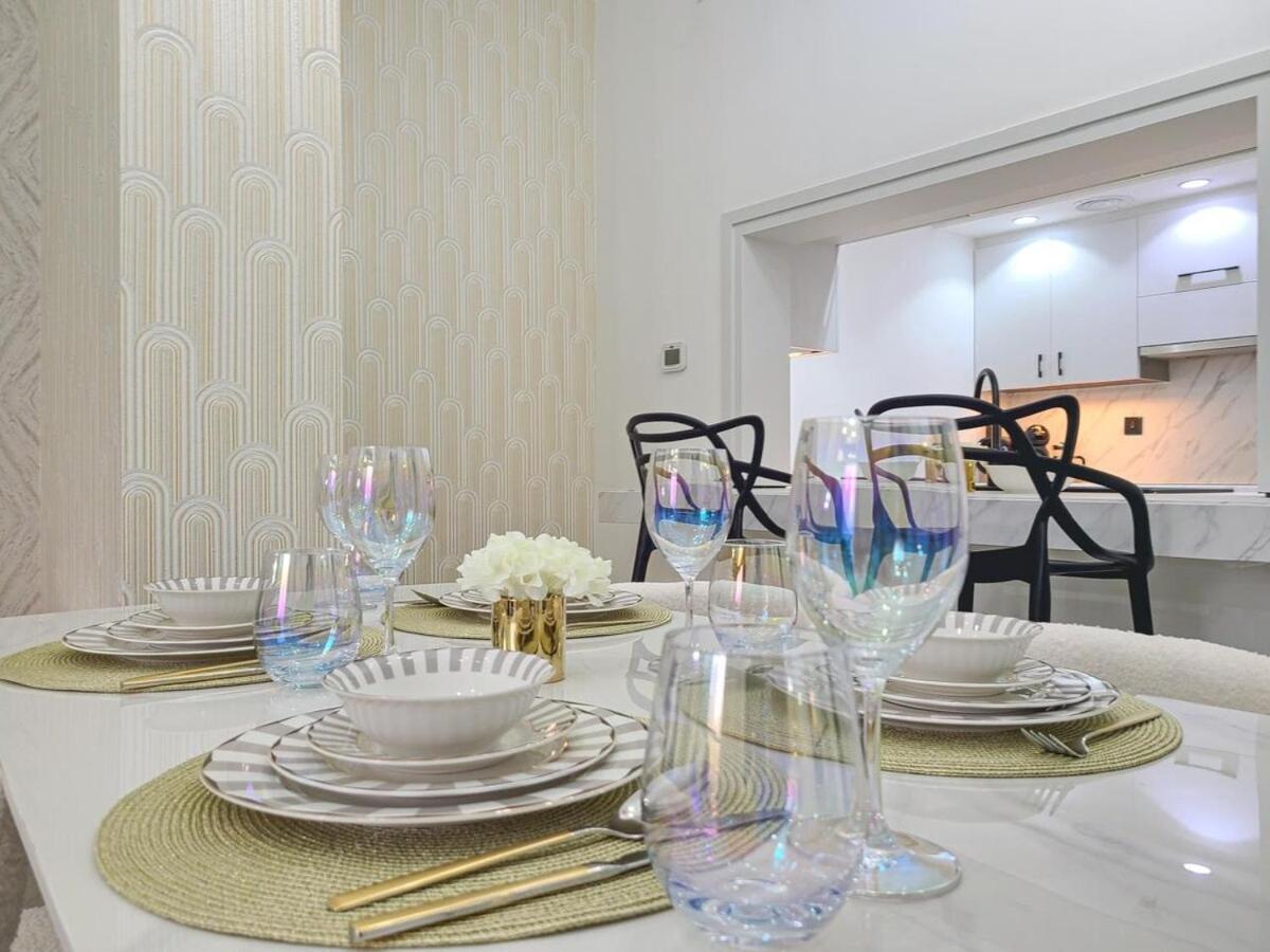 Luxury 2-bed Full Burj Khalifa Lights View! *