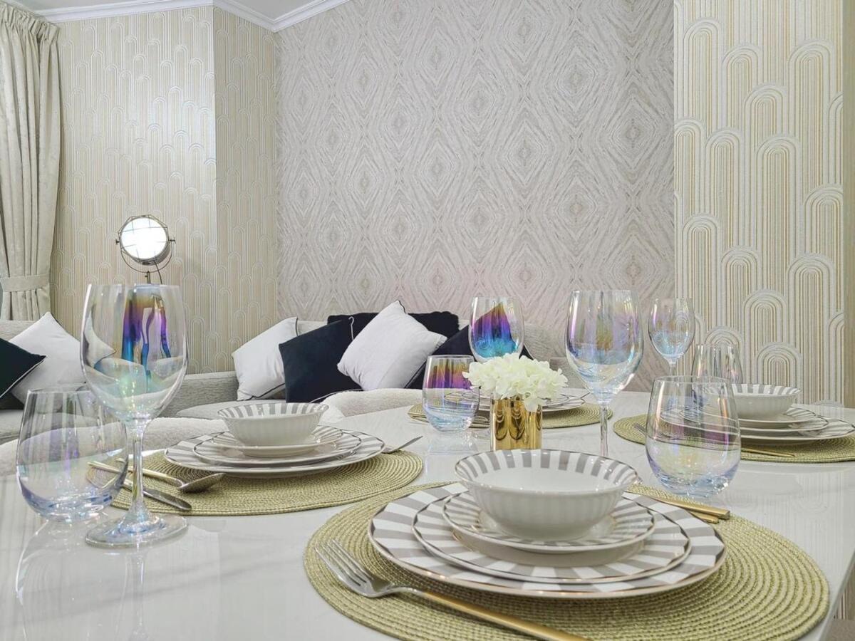 Luxury 2-bed Full Burj Khalifa Lights View!