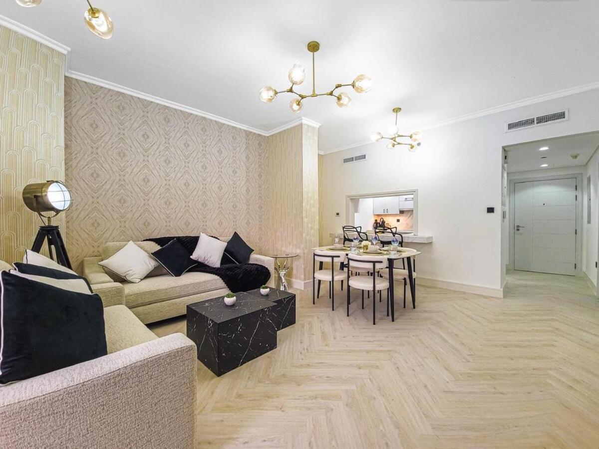 Apartment Luxury 2-bed Full Burj Khalifa Lights View!